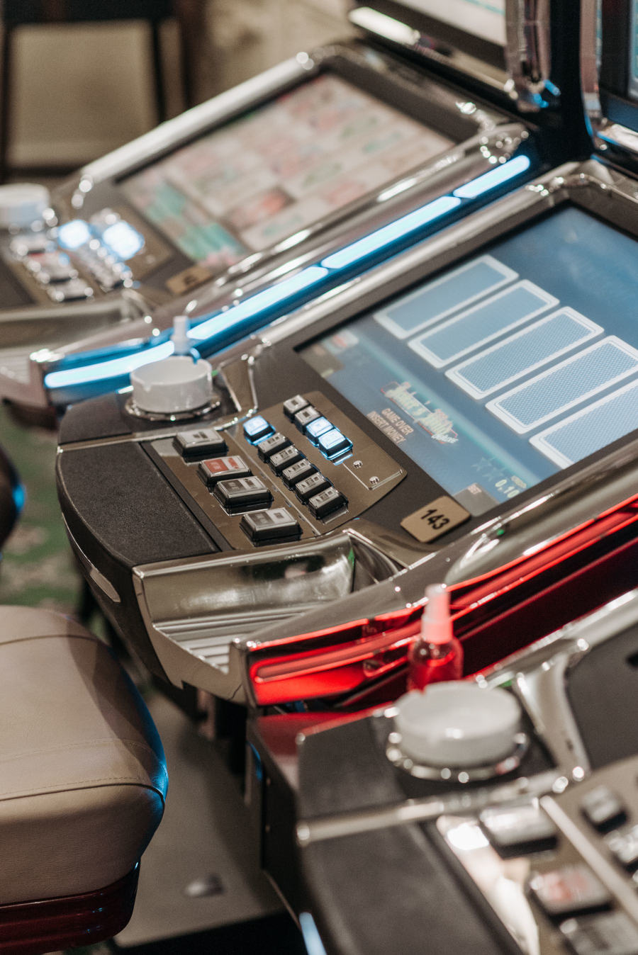 Why Real Money Casino Play Is Splitting Between Screens and Floors