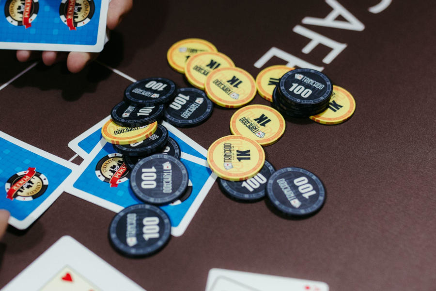 What Professional Casino Dealers Can Teach You About Online Gambling