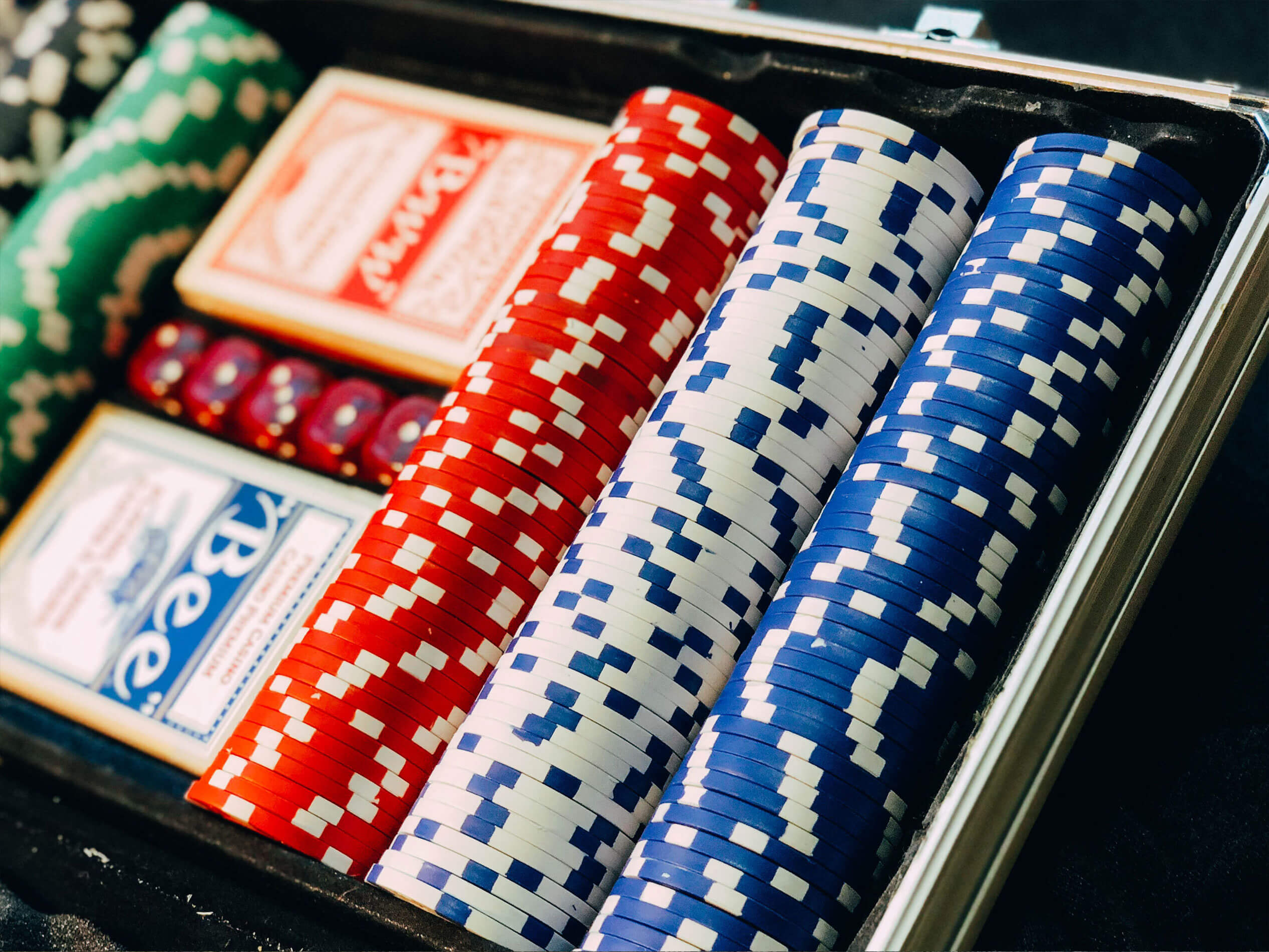 Casino Dealer Attentiveness: Customer Service That Increases Tips