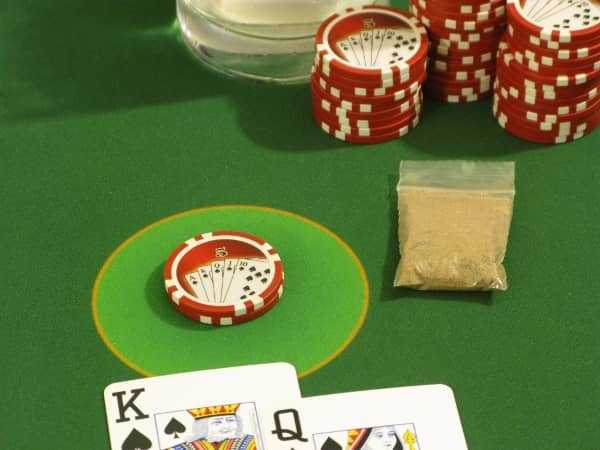 A dime bag of dirt is on the blackjack table