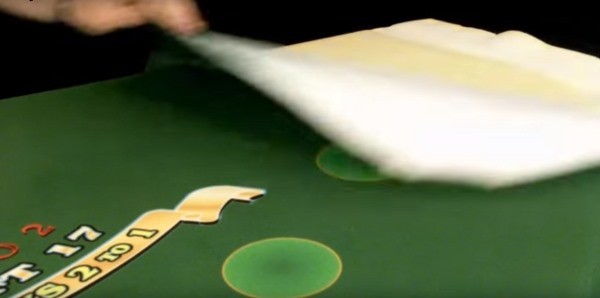 The layout is a fabric cloth on top of the table The layout is a fabric cloth on top of the table