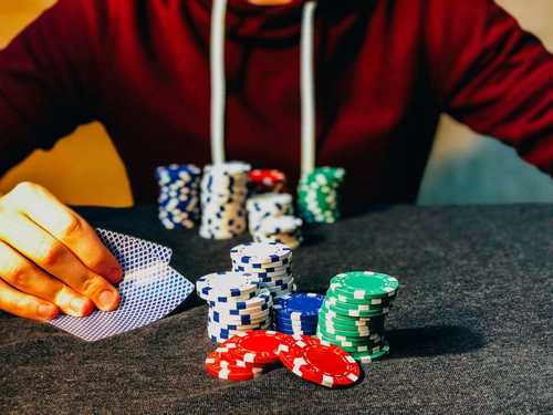 The Art of Waiting: How Poker Discipline Transfers to Other Games of Chance