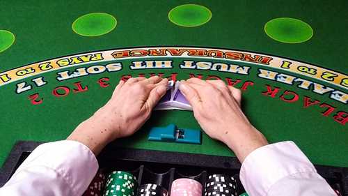 How to Shuffle Cards like a Casino Dealer