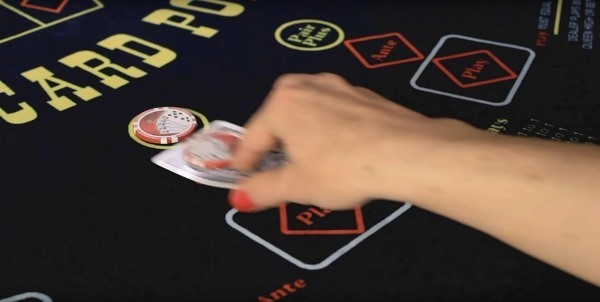 Player is folding on 3 Card Poker Player is folding on 3 Card Poker